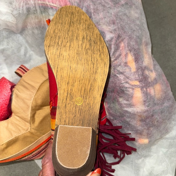 🔥 Lucky & Blessed Western Serape Fringe Boots - Size 10 - EUC 🔥 - Picture 14 of 15